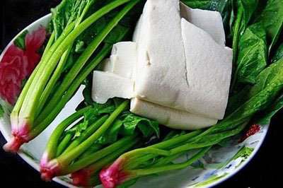 菠菜和豆腐一起吃会得肾结石吗？